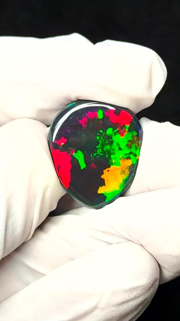 Opal gemstone image